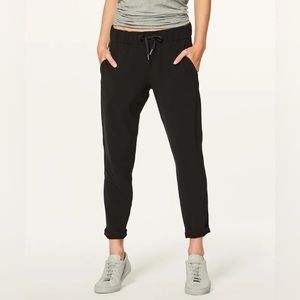 Lululemon On The Fly 7/8 Pant Black size 6